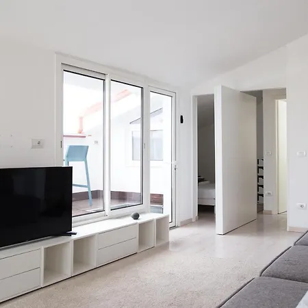 Penthouse Capodimonte 公寓 *